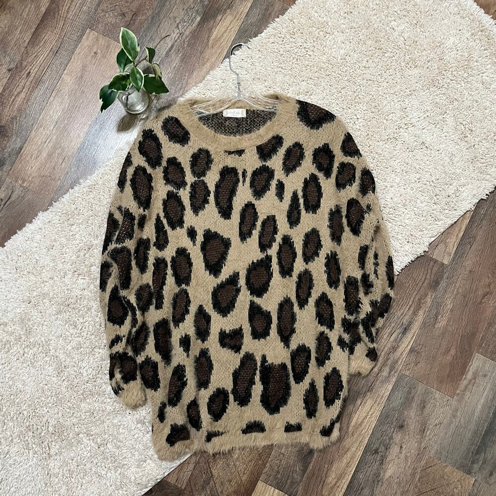 Altar'd State Size XS/S Oversized Leopard Print Fuzzy Eyelash Pullover Sweater